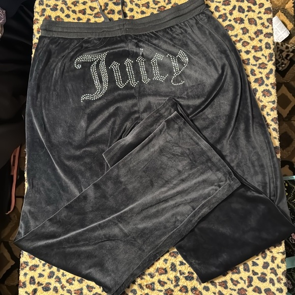 Juicy Couture PJ Set - Picture 2 of 3